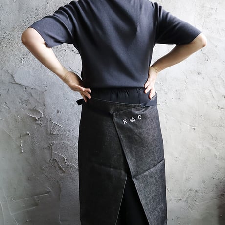 R&D.M.Co-  linen denim apron (flax/black)