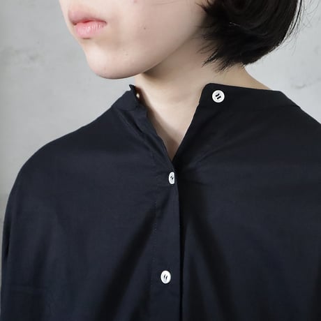 .less back gather blouse (black)