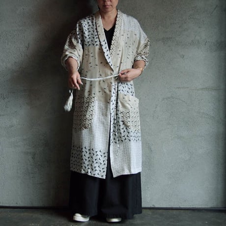 TOWAVASE Lu Cygne silk robe