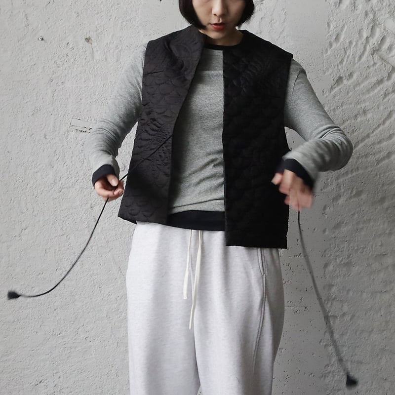 TOWAVASE silk quilt vest (black) | nii-B | WEBSHOP