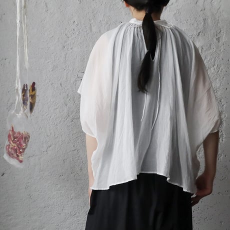 .less momonga blouse (off white)
