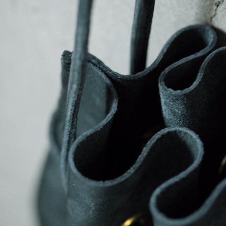 chiihao   round pochette charcoal