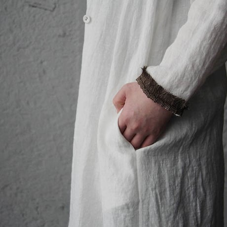 Tabrik linen robe (white)