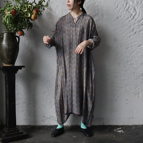 TOWAVASE Sarasa dress Louis (gray)