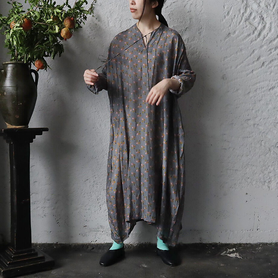 TOWAVASE Sarasa dress Louis (gray) | nii-B | WE