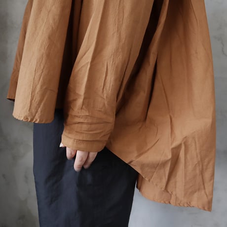.less back gather blouse (brown)
