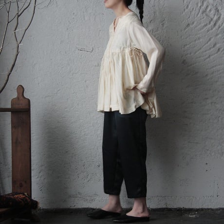 TOWAVASE Artisan blouse (ivory)