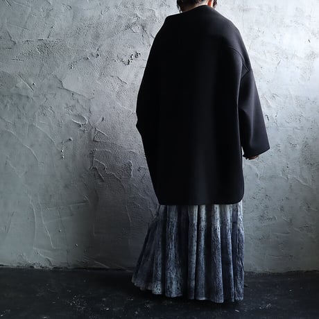 .less  cocoon coat (black)