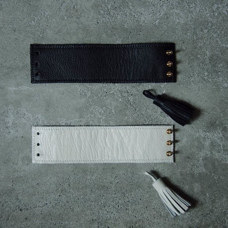 chiihao x nii-B tassel bangle ivory