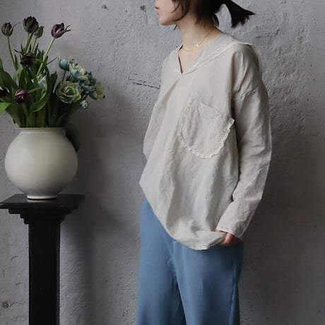 TOWAVASE Leavers blouse (gray)