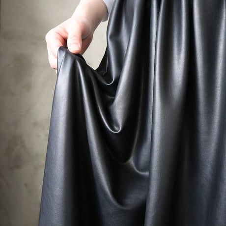 .less synthetic leather long skirt (black)