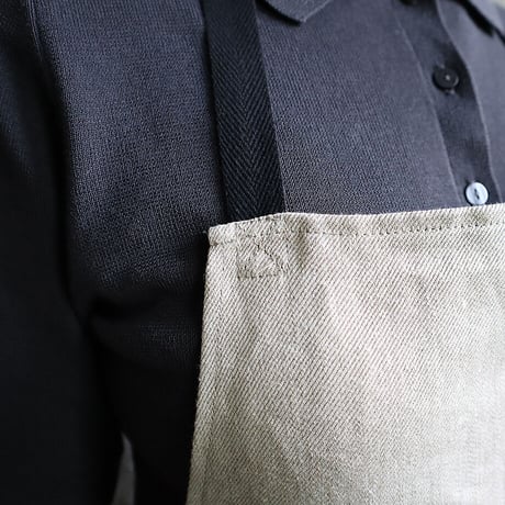 R&D.M.Co-  linen denim apron (flax/black)