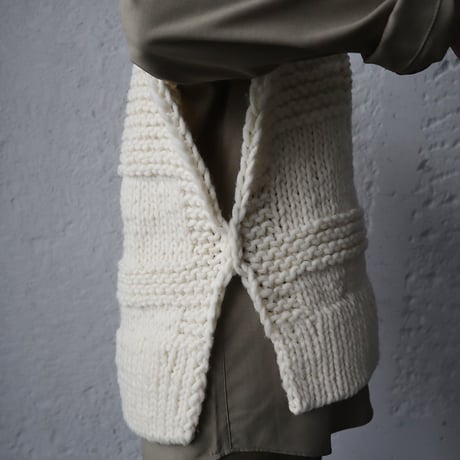 ànuke Uneck handknit vest (ivory)