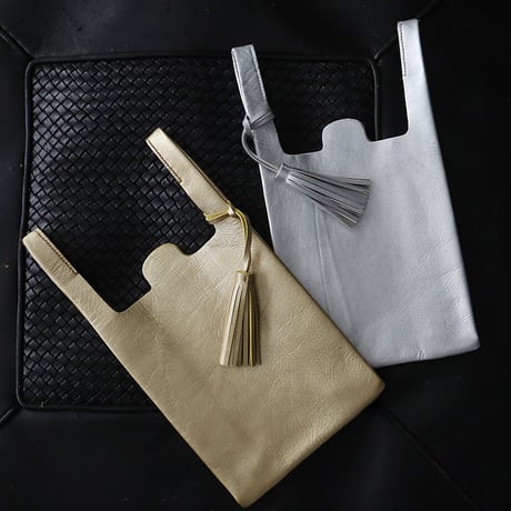 chiihao conveni bag (SS) with tassel gold/silver