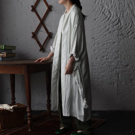 TOWAVASE sarasa silk robe (ivory)