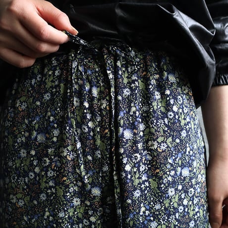 Le pivot flower print  rough pants (navy mix)