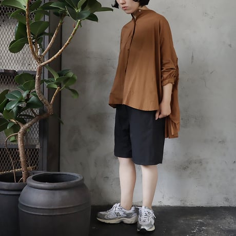 .less back gather blouse (brown)