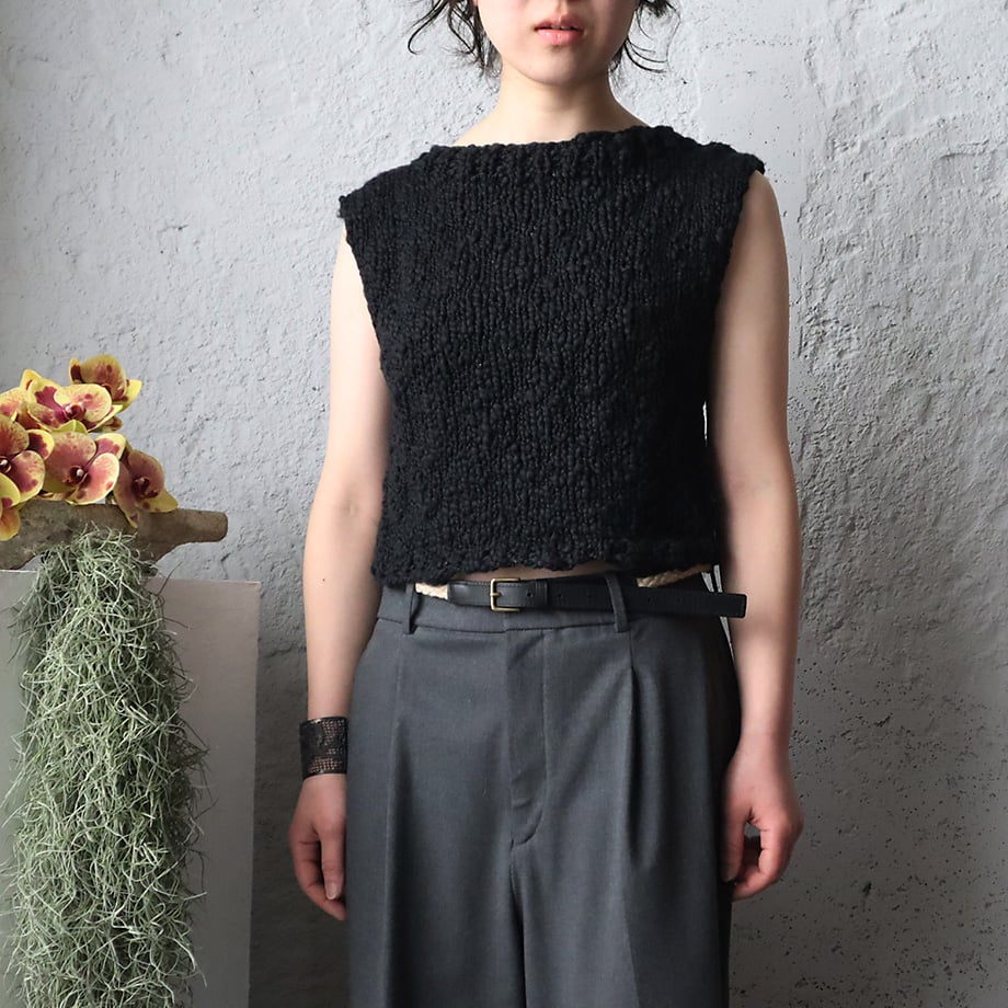 美品★MAYDI /マイディ CROP VEST ハンドニットベスト ブラック 美品☆MAYDI /マイディ CROP VEST ハンドニットベスト ブラック 【公式