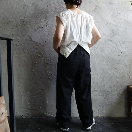 R&D.M.Co- GARMENT DYE no sleeve sash blouse (white)