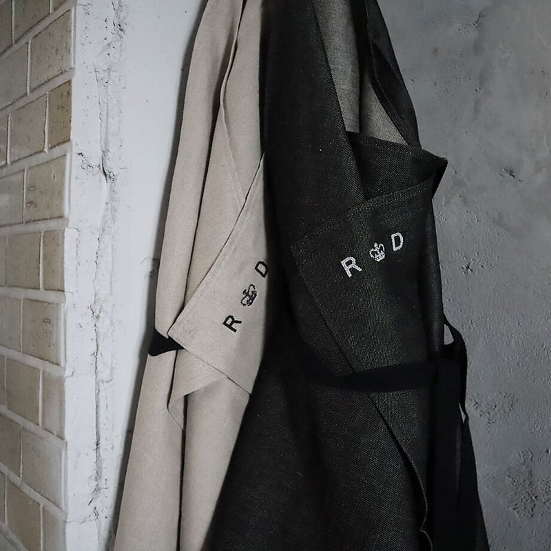 R&D.M.Co- linen denim apron (flax/black) | nii