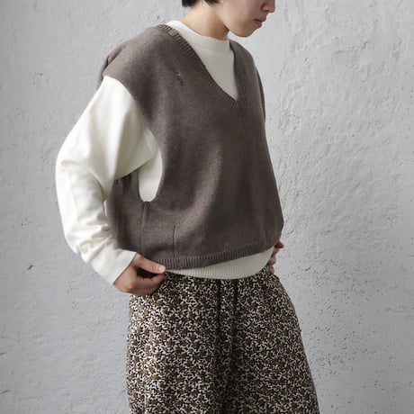 RYU KAGA damaged knit vest (charcoal)