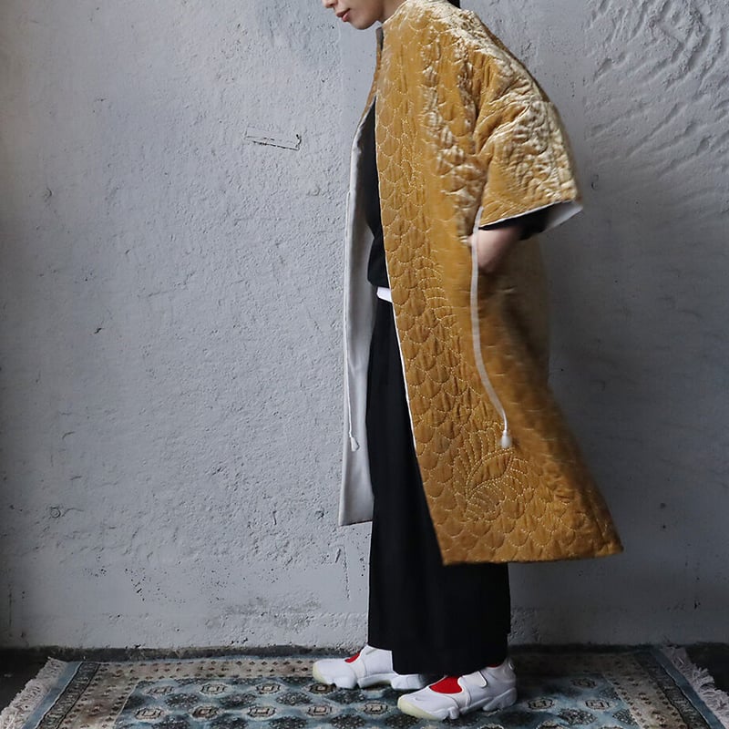 TOWAVASE velvet quilt robe (camel) | nii-B |