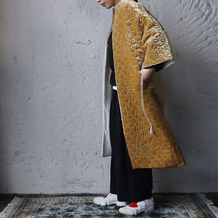 TOWAVASE velvet quilt robe camel   nii B