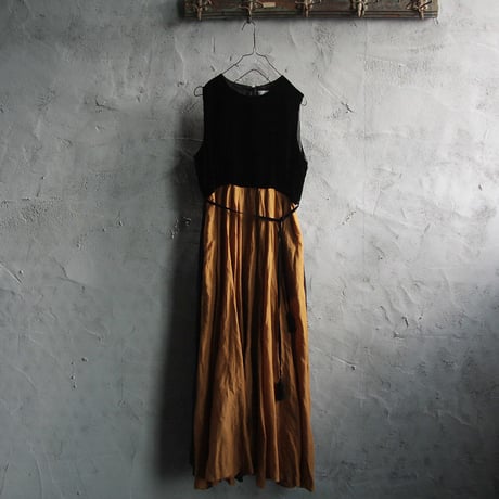 Tabrik no sleeve dress (black x camel)