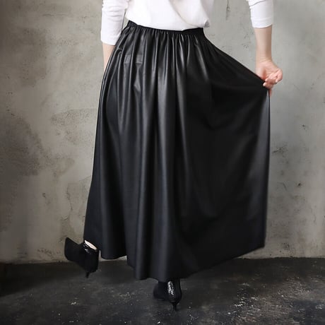 .less synthetic leather long skirt (black)