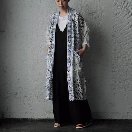TOWAVASE ceramic blue robe