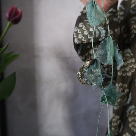 TOWAVASE sarasa silk blouse charlotte (khaki)