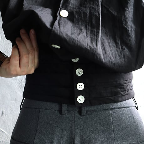 R&D.M.Co- GARMENT DYE no sleeve sash blouse (black)