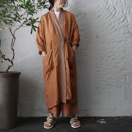 TOWAVASE silk robe Bonbon (camel)