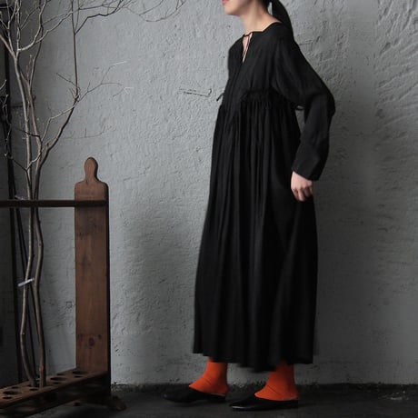 TOWAVASE Artisan dress (black)