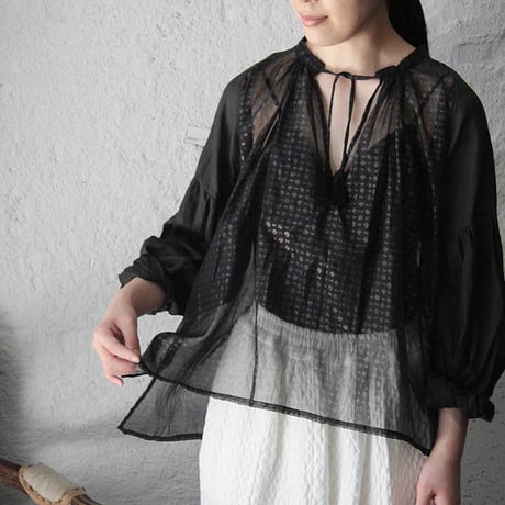 Tabrik bronze print  blouse (black)