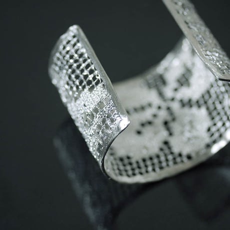 MAISON RUBUS. recollection lace bangle(silver)