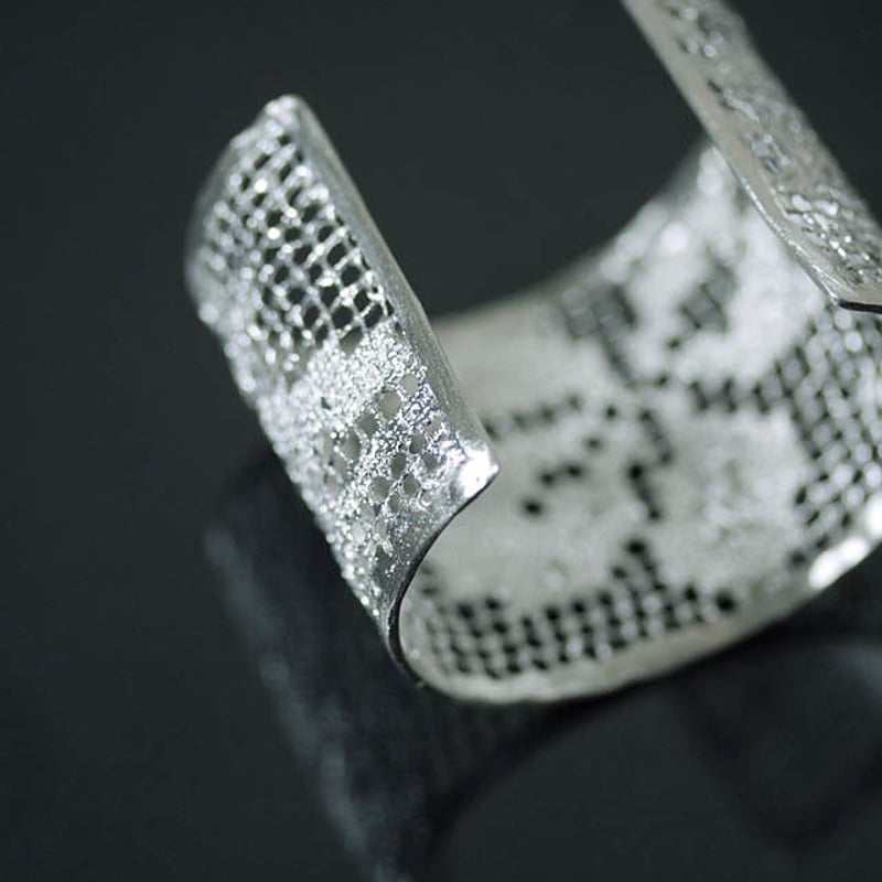 MAISON RUBUS. recollection lace bangle(silver) MAISON RUBUS. recollection lace bangle(silver)