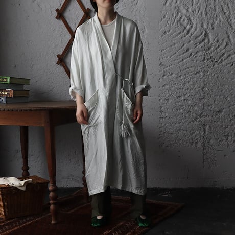 TOWAVASE sarasa silk robe (ivory)