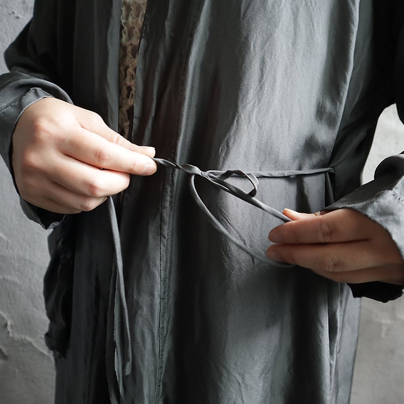 TOWAVASE Volant silk short robe (dark gray) | n