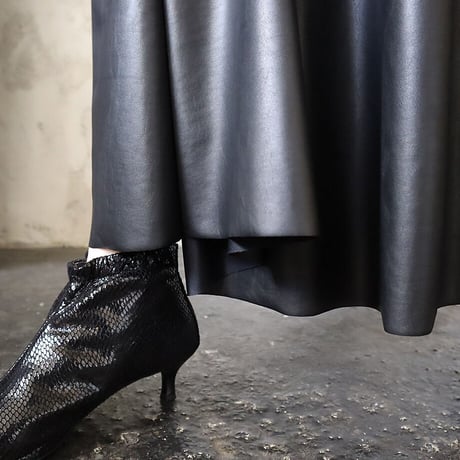 .less synthetic leather long skirt (black)