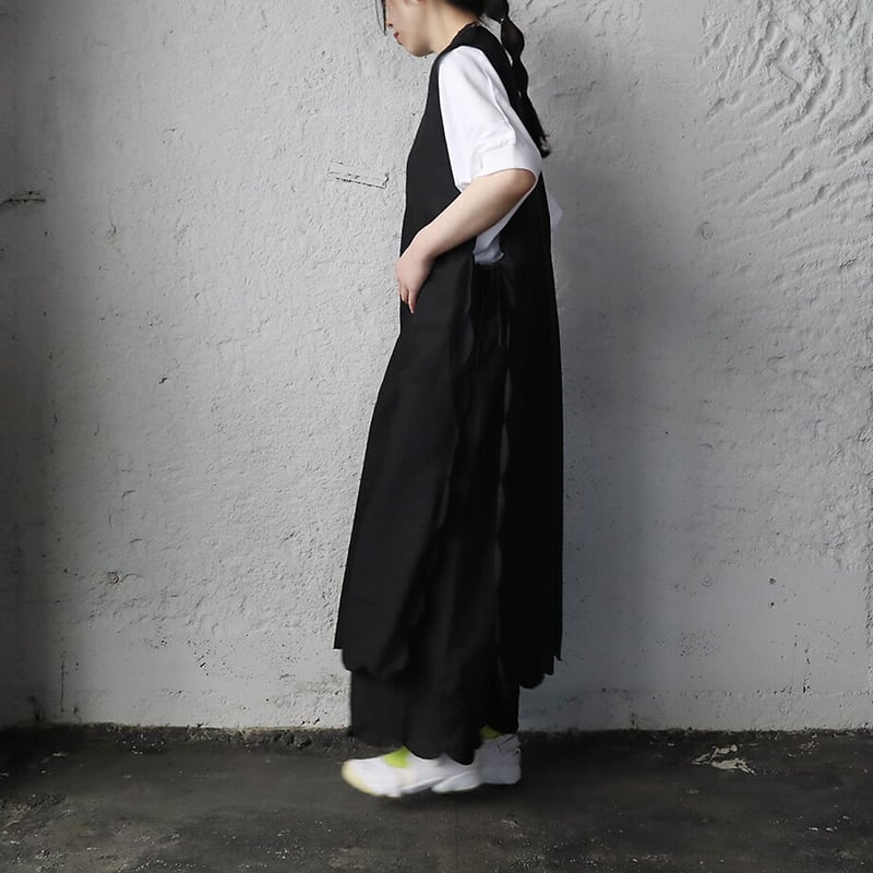 TOWAVASE Bon Voyage dress (black) | nii-B | WEB