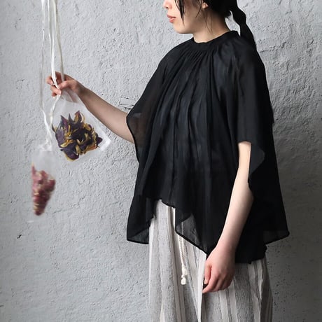 .less momonga blouse (black)