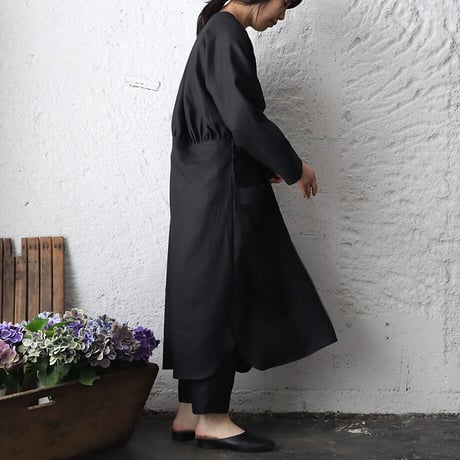 NOTA linen gown (black)