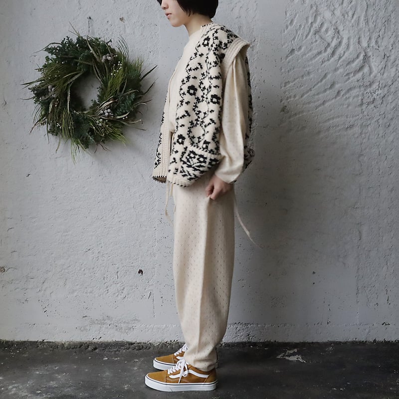 TOWAVASE Panier de fleurs nosleeve cardigan (bl