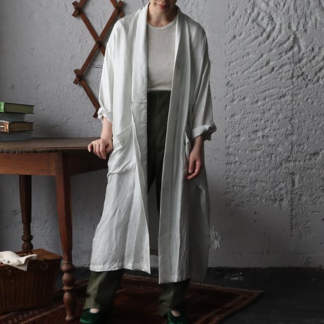 TOWAVASE sarasa silk robe (ivory)