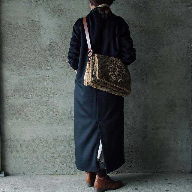 (新品・未使用) wild rose hips towavase生地 バッグ wild rose hips】手刺繍ベルベットパーティーバッグ | ネパール発