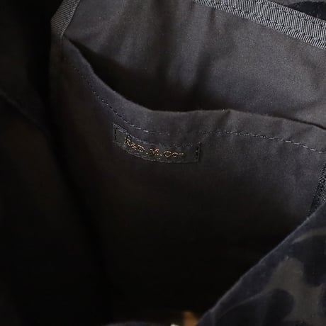 R&D.M.Co- wild berry velvet tote bag (black/navy)