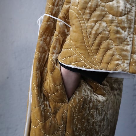 TOWAVASE  velvet quilt robe  (camel)