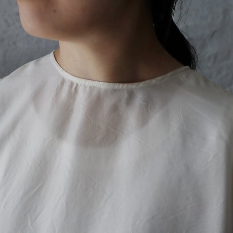 R&D.M.Co- silk pullover (off white)