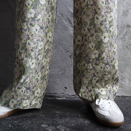 Le pivot flower print  rough pants (beige mix)